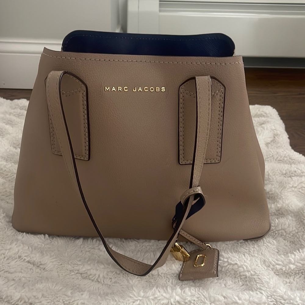 Marc Jacobs structured bag. Great condition.